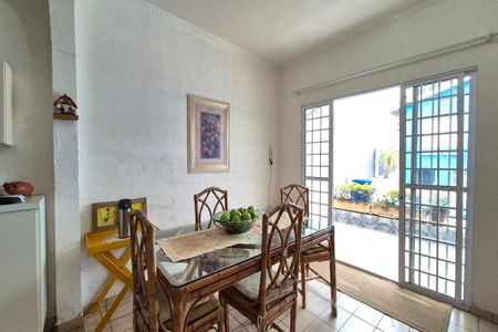 Casa à venda com 240m², 4 quartos e 4 vagas Casa à venda com 240m², 4 quartos e 4 vagasSala de Jantar