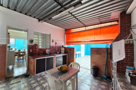 Casa à venda com 240m², 4 quartos e 4 vagas Casa à venda com 240m², 4 quartos e 4 vagasÁrea comum - Churrasqueira