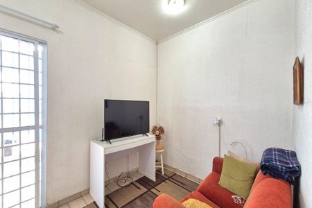 Casa à venda com 240m², 4 quartos e 4 vagas Casa à venda com 240m², 4 quartos e 4 vagasSala
