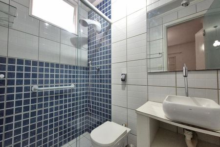Casa à venda com 240m², 4 quartos e 4 vagas Casa à venda com 240m², 4 quartos e 4 vagasBanheiro da Suíte