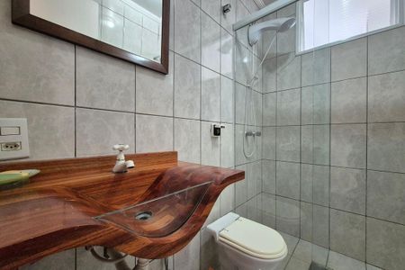 Casa à venda com 240m², 4 quartos e 4 vagas Casa à venda com 240m², 4 quartos e 4 vagasBanheiro