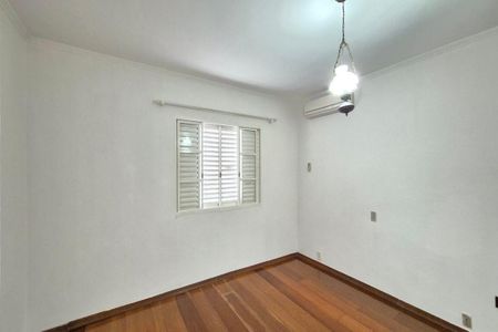 Casa à venda com 240m², 4 quartos e 4 vagas Casa à venda com 240m², 4 quartos e 4 vagasQuarto 2 - Suíte