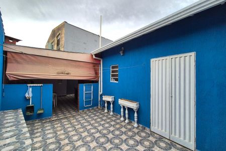 Casa à venda com 240m², 4 quartos e 4 vagas Casa à venda com 240m², 4 quartos e 4 vagasQuintal