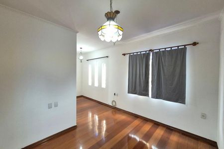 Casa à venda com 240m², 4 quartos e 4 vagas Casa à venda com 240m², 4 quartos e 4 vagasSala