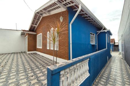 Casa à venda com 240m², 4 quartos e 4 vagas Casa à venda com 240m², 4 quartos e 4 vagasCorredor Lateral
