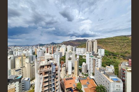 Apartamento à venda com 140m², 3 quartos e 4 vagas Apartamento à venda com 140m², 3 quartos e 4 vagasVista das suítes 2 e 3