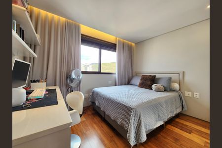 Apartamento à venda com 140m², 3 quartos e 4 vagas Apartamento à venda com 140m², 3 quartos e 4 vagasQuarto Suíte 2