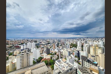 Apartamento à venda com 140m², 3 quartos e 4 vagas Apartamento à venda com 140m², 3 quartos e 4 vagasVista da sala