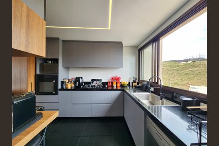 Apartamento à venda com 140m², 3 quartos e 4 vagas Apartamento à venda com 140m², 3 quartos e 4 vagasCozinha