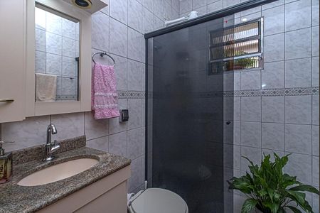 banheiro social_1 de casa à venda com 2 quartos, 133m² em Jardim Maria Estela, São Paulo