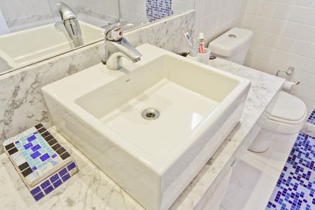 Casa à venda com 275m², 3 quartos e 6 vagasBanheiro da Suíte 1