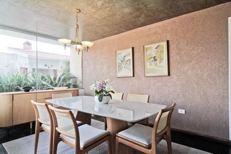 Casa à venda com 275m², 3 quartos e 6 vagasSala