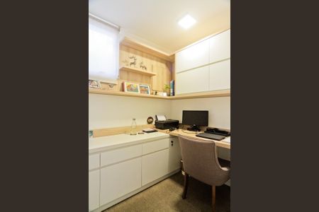 Casa à venda com 275m², 3 quartos e 6 vagasEscritório