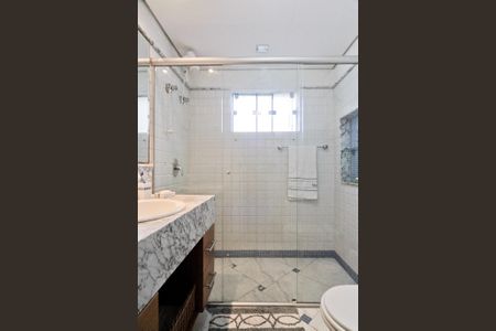 Casa à venda com 275m², 3 quartos e 6 vagasBanheiro da Suíte 2