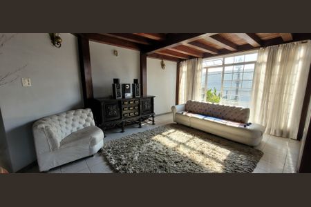 Casa para alugar com 360m², 4 quartos e 4 vagasSala