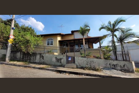 Casa para alugar com 360m², 4 quartos e 4 vagasFachada