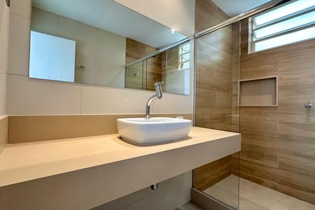 Apartamento à venda com 130m², 3 quartos e 2 vagasBanheiro da Suíte 1