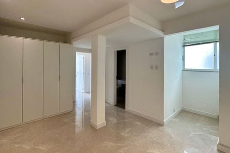 Apartamento à venda com 130m², 3 quartos e 2 vagasSuíte 2