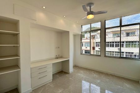 Apartamento à venda com 130m², 3 quartos e 2 vagasQuarto
