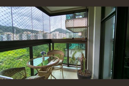 Apartamento à venda com 65m², 2 quartos e 1 vaga Apartamento à venda com 65m², 2 quartos e 1 vagaVaranda