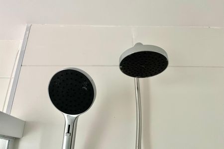 Banheiro de kitnet/studio para alugar com 1 quarto, 24m² em Vila Santa Catarina, São Paulo