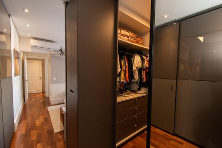 Apartamento à venda com 160m², 2 quartos e 3 vagasCloset da suíte 2