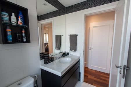Apartamento à venda com 160m², 2 quartos e 3 vagasBanheiro 2 da suíte 2