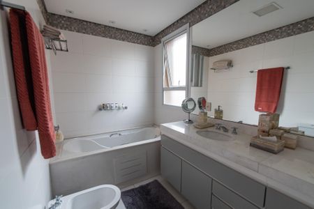 Apartamento à venda com 160m², 2 quartos e 3 vagasBanheiro da suíte 2