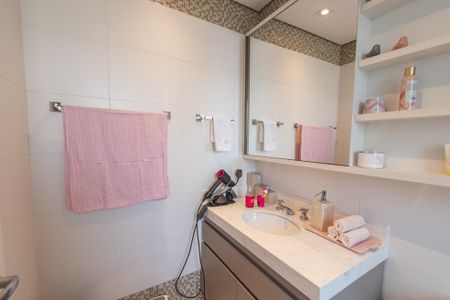 Apartamento à venda com 160m², 2 quartos e 3 vagasBanheiro da suíte 1