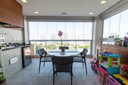 Apartamento à venda com 160m², 2 quartos e 3 vagasVaranda