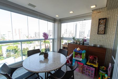 Apartamento à venda com 160m², 2 quartos e 3 vagasVaranda