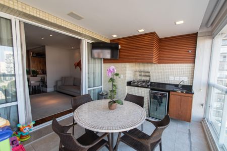 Apartamento à venda com 160m², 2 quartos e 3 vagasVaranda