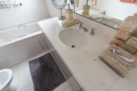 Apartamento à venda com 160m², 2 quartos e 3 vagasBanheiro da suíte 2