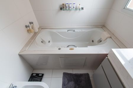 Apartamento à venda com 160m², 2 quartos e 3 vagasBanheiro da suíte 2