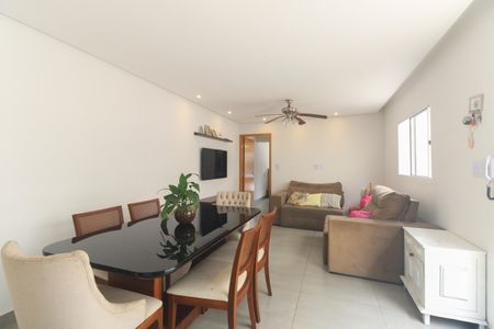 Casa à venda com 130m², 3 quartos e 2 vagasSala