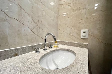 Banheiro de kitnet/studio para alugar com 1 quarto, 28m² em Jardim Prudência, São Paulo