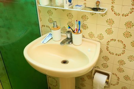 Casa à venda com 155m², 3 quartos e 2 vagasBanheiro