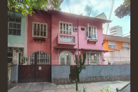 Casa à venda com 214m², 6 quartos e 1 vagaFachada