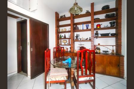 Casa à venda com 214m², 6 quartos e 1 vagaSala