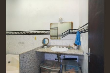 Casa à venda com 214m², 6 quartos e 1 vagaBanheiro