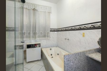 Casa à venda com 214m², 6 quartos e 1 vagaBanheiro