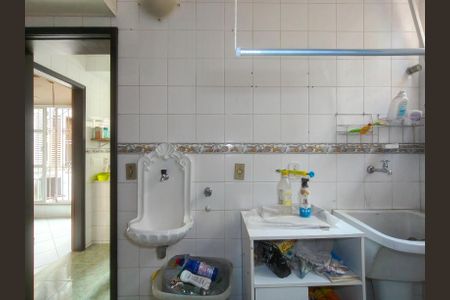 Casa à venda com 214m², 6 quartos e 1 vagaÁrea de Serviço