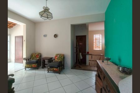 Casa à venda com 214m², 6 quartos e 1 vagaSala