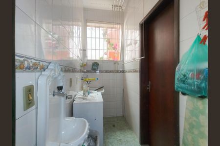 Casa à venda com 214m², 6 quartos e 1 vagaÁrea de Serviço