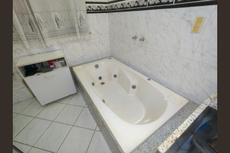 Casa à venda com 214m², 6 quartos e 1 vagaBanheiro