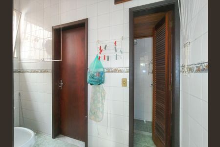 Casa à venda com 214m², 6 quartos e 1 vagaÁrea de Serviço