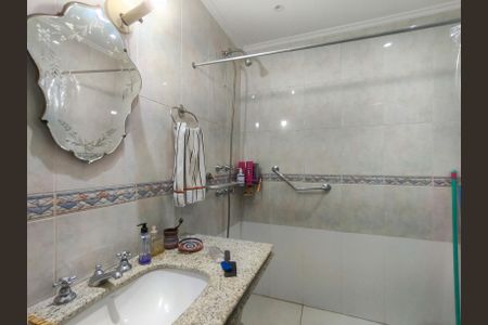 Casa à venda com 214m², 6 quartos e 1 vagaBanheiro da Suíte