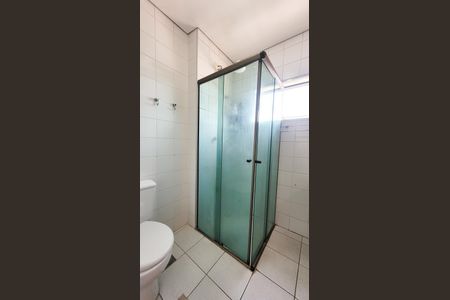 Banheiro de apartamento à venda com 2 quartos, 57m² em Vila Guararapes, Campinas