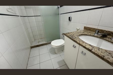Apartamento para alugar com 220m², 3 quartos e 3 vagas Apartamento para alugar com 220m², 3 quartos e 3 vagasBanheiro Social