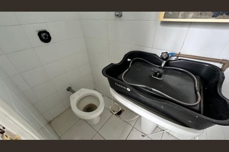 Apartamento para alugar com 220m², 3 quartos e 3 vagas Apartamento para alugar com 220m², 3 quartos e 3 vagasBanheiro de Serviço